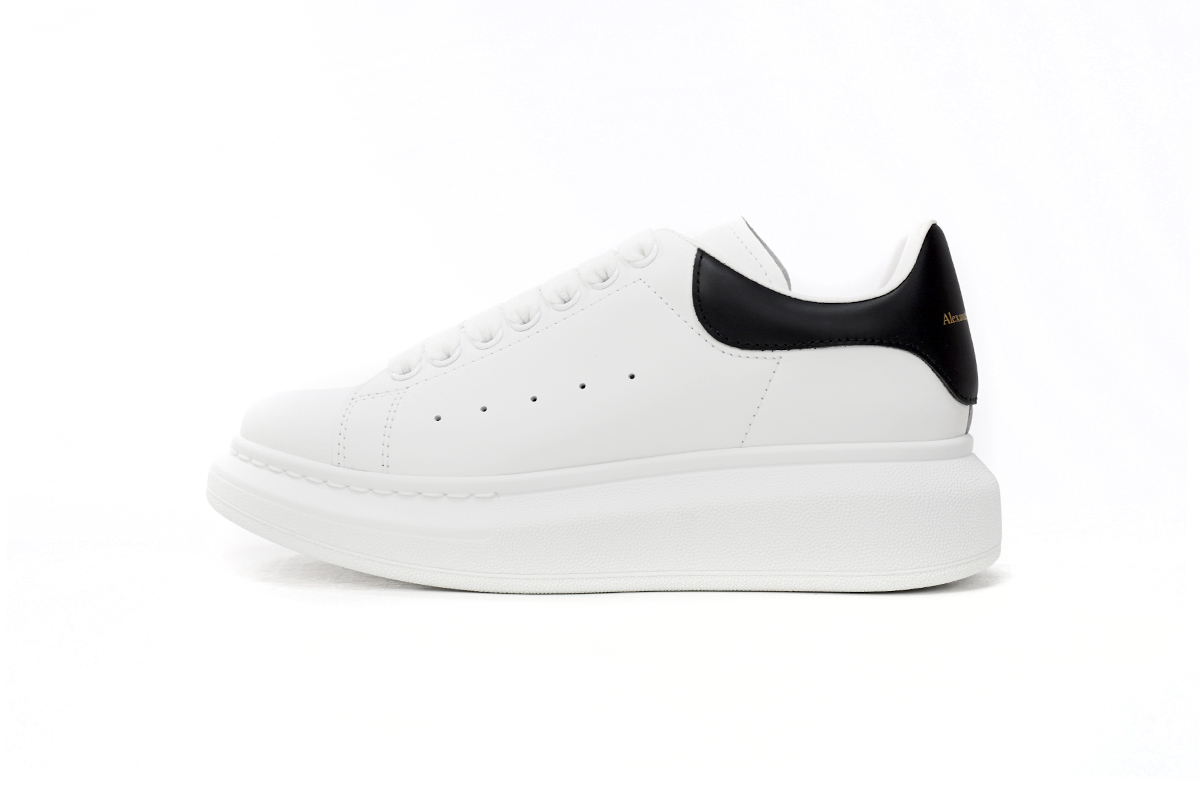 Alexander McQueen Oversized whiteblack tail Men's Sneakers Athletic Casual Sneakers Shoes