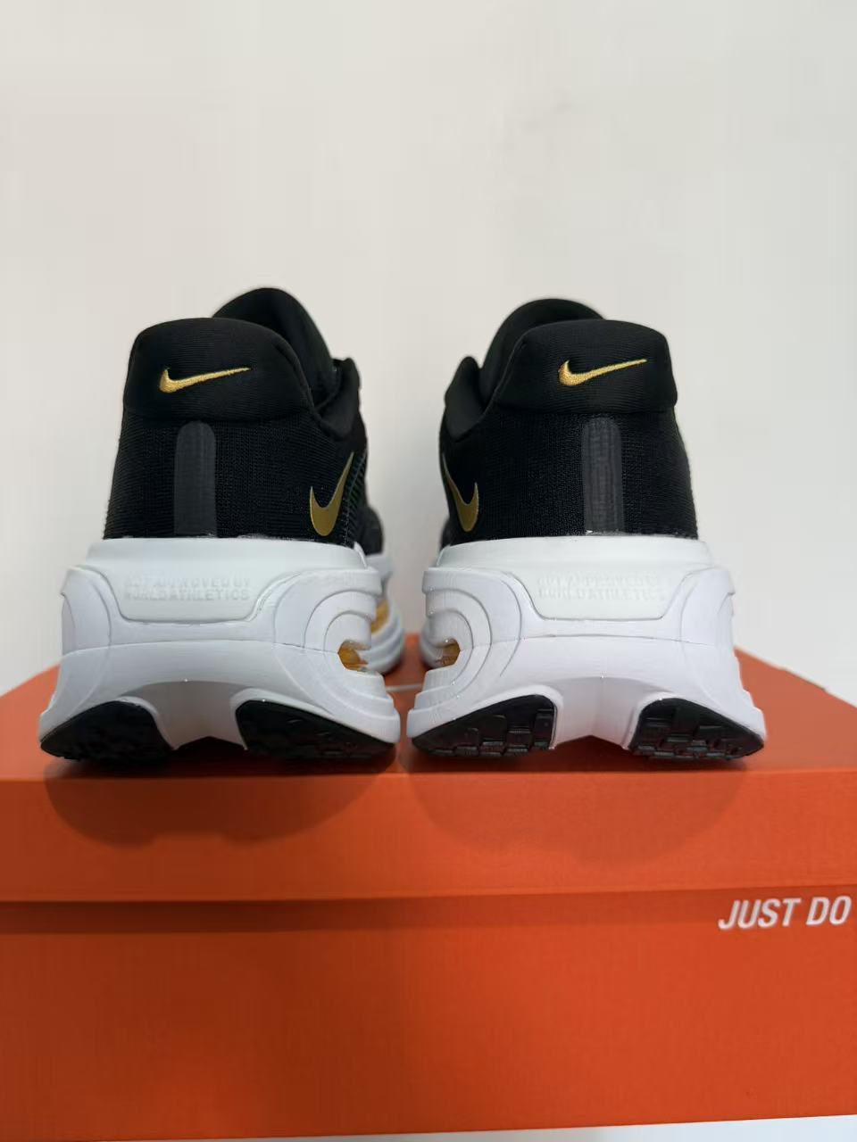 Nike Air Zoom Vomero Premium Black/White/Gold Men's Athletic Sneakers Running Shoes US Size 8-12 - Image 5