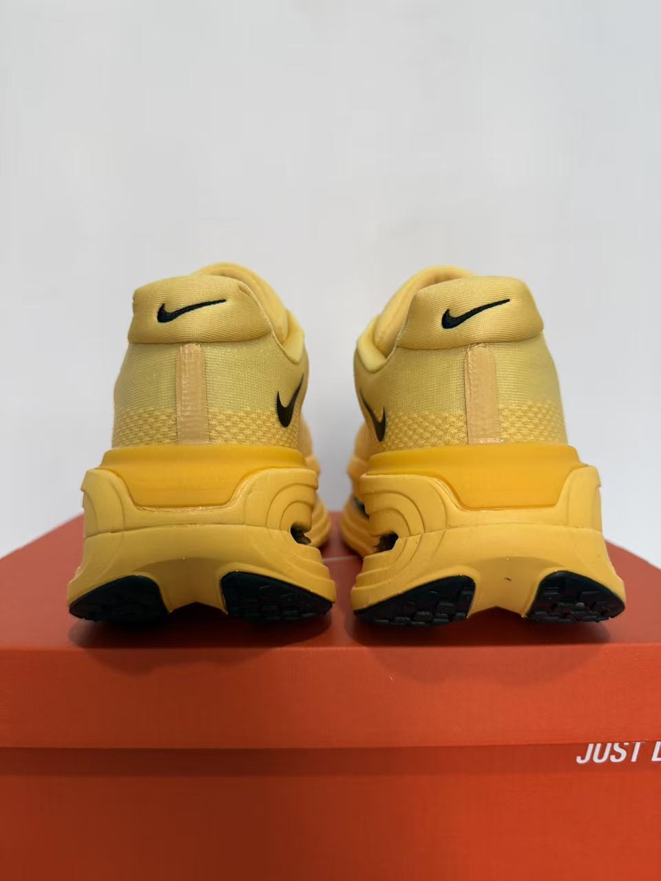 Nike Air Zoom Vomero Premium Yellow/Black Men's Athletic Sneakers Running Shoes US Size 8-12 - Image 5